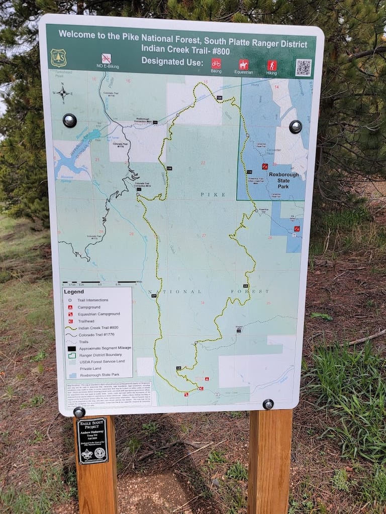 Indian Creek Trailhead atmosphere and seating