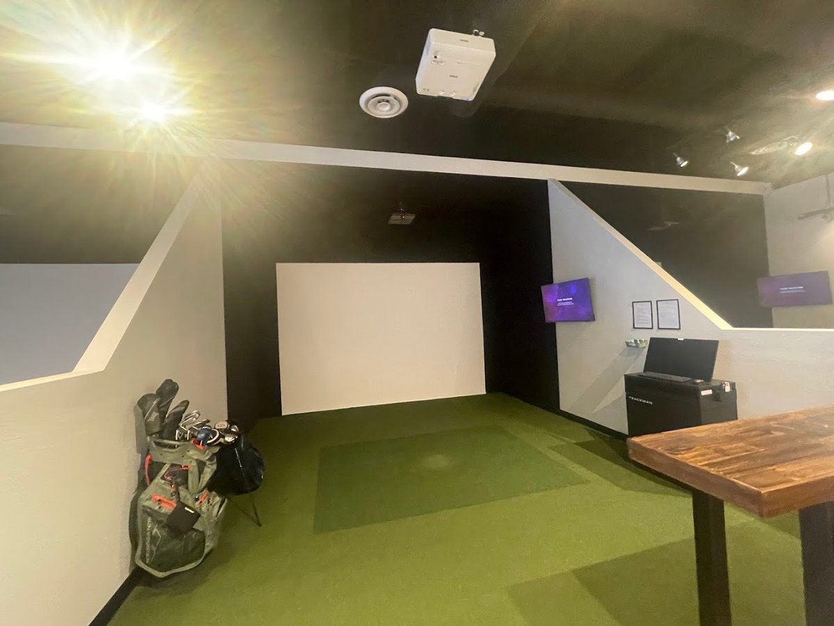 Interior view of Elevation Golf Club