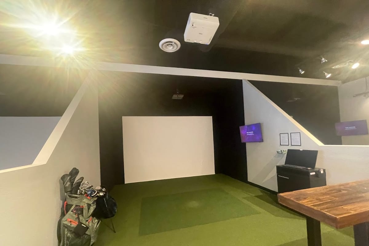 Interior view of Elevation Golf Club