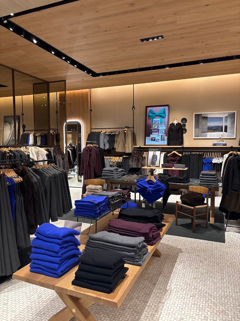 Aritzia dining area