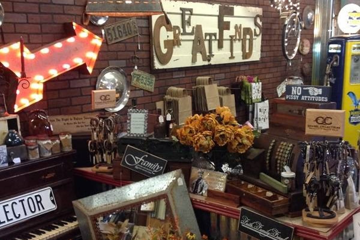 Great Finds - Unique Decor & Gift Boutique atmosphere and seating