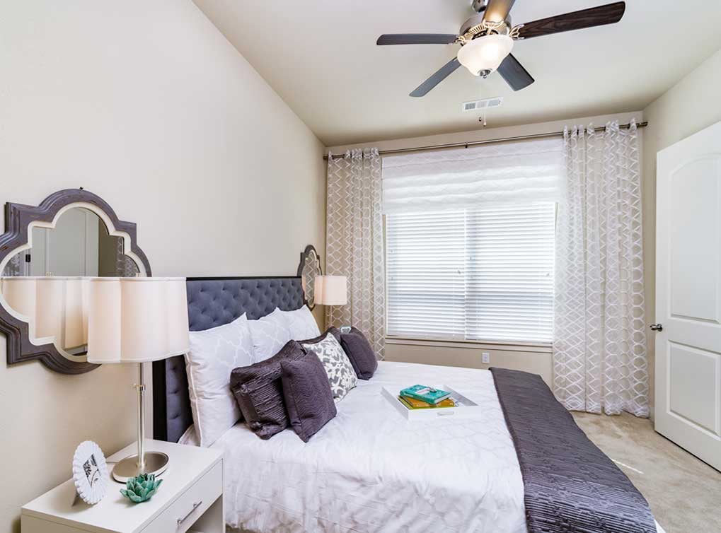 AMLI RidgeGate atmosphere and seating