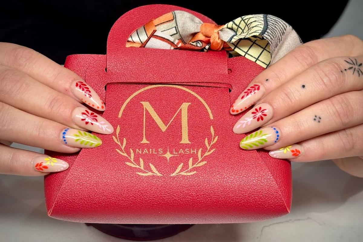 Magic Nails & Lash dining area