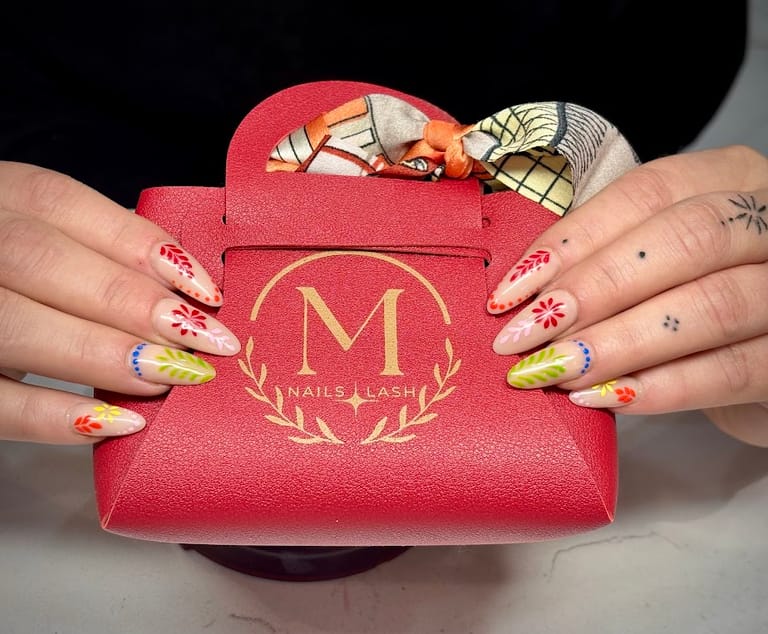 Magic Nails & Lash dining area