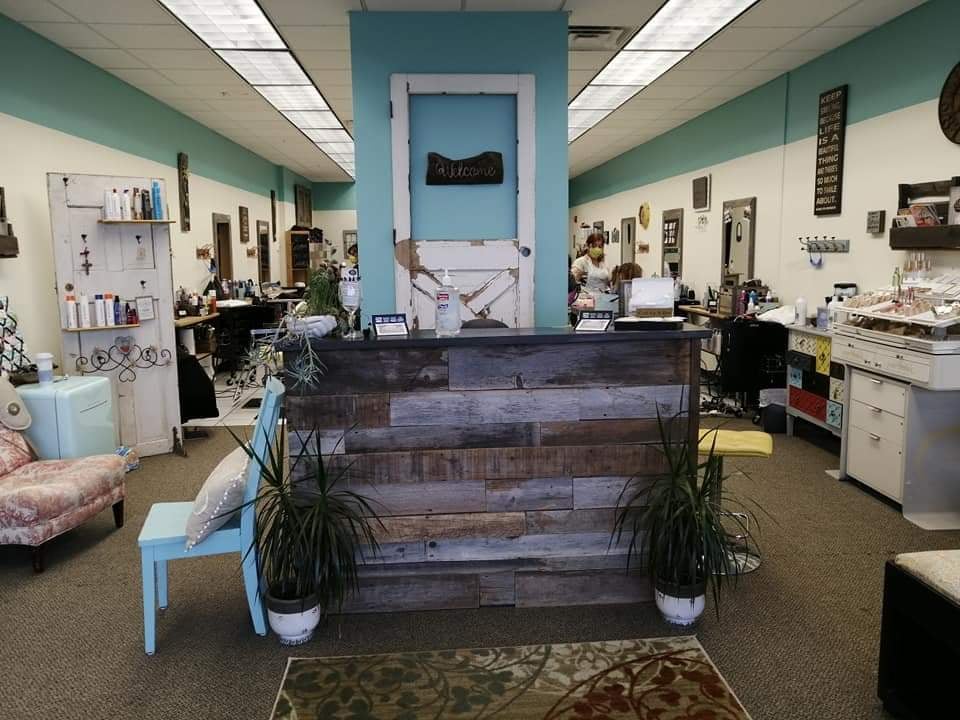 Curl Up N Dye atmosphere and seating