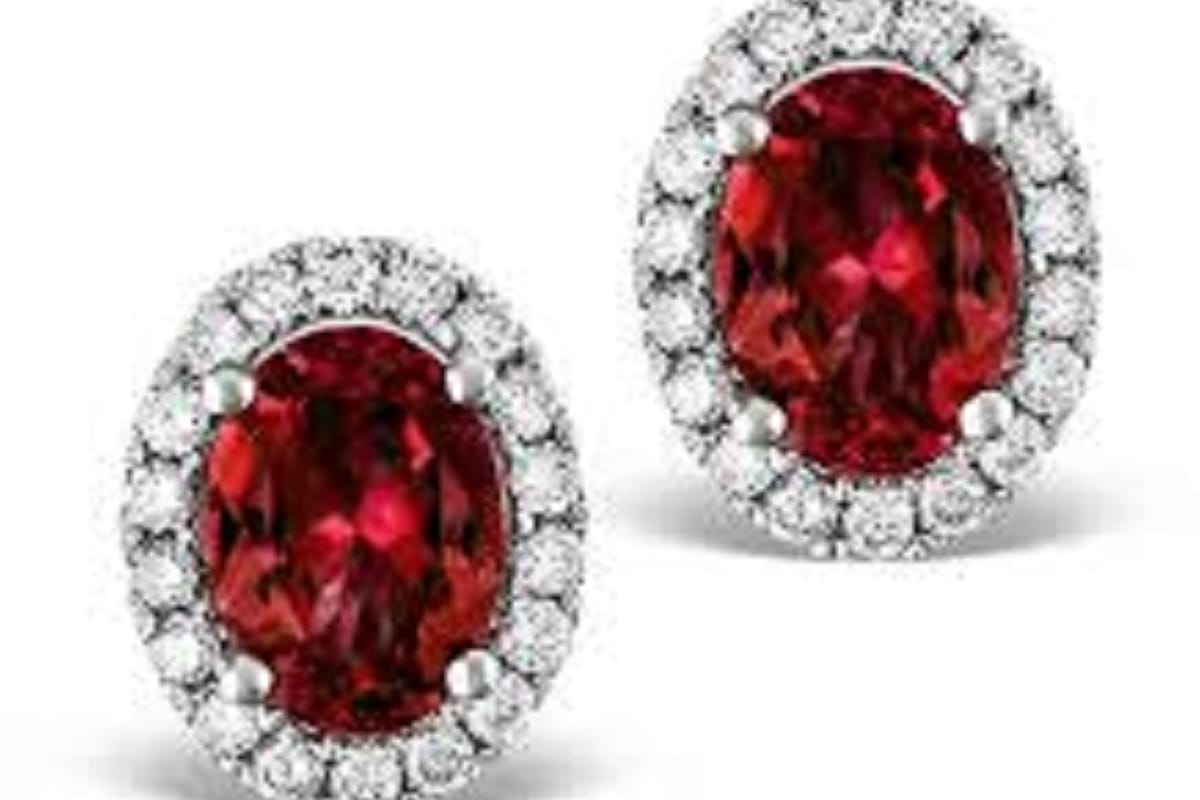 Rock Jewelers atmosphere and seating