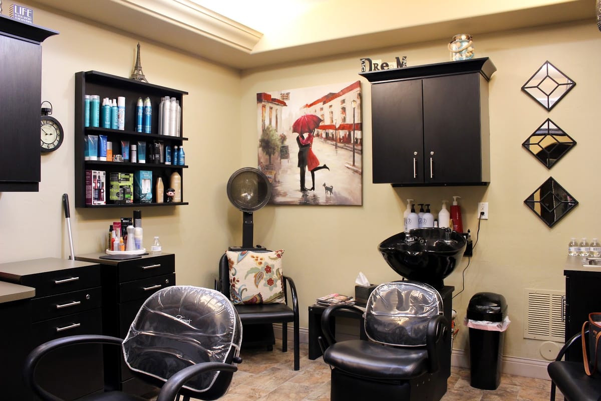 Scissorhand Hair Salon atmosphere and seating