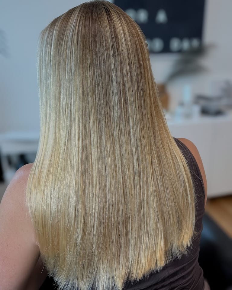 Selma Loves Hair atmosphere and seating