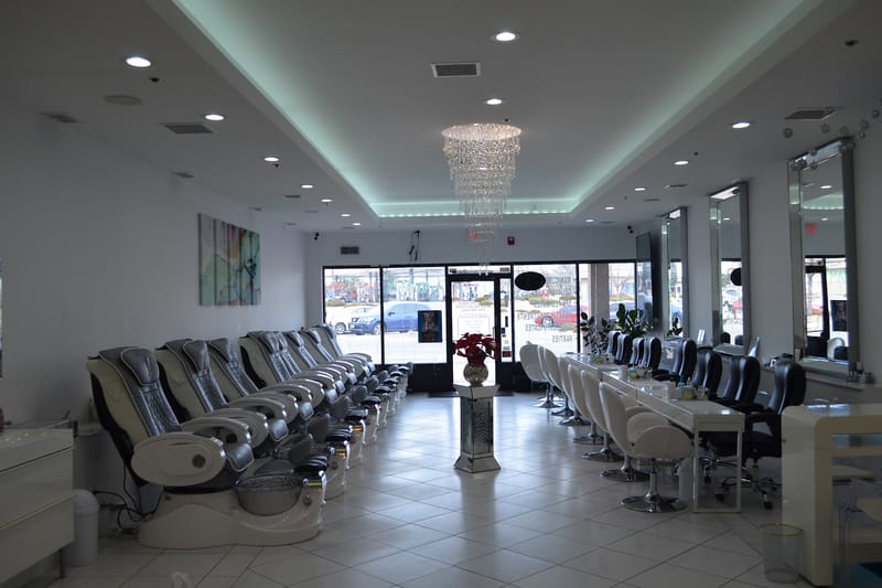 Dazzling Nails salon in Highlands Ranch, Colorado