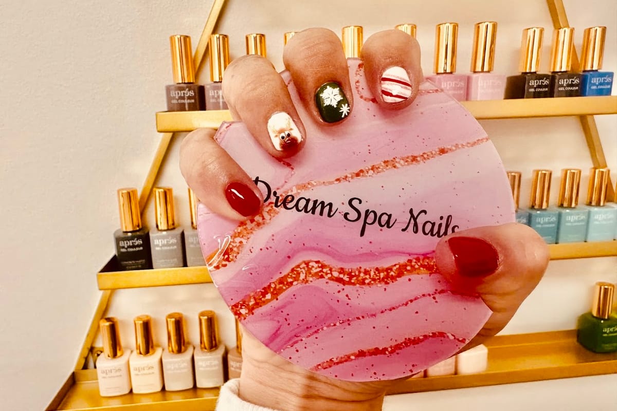 Dream Spa Nails dining area