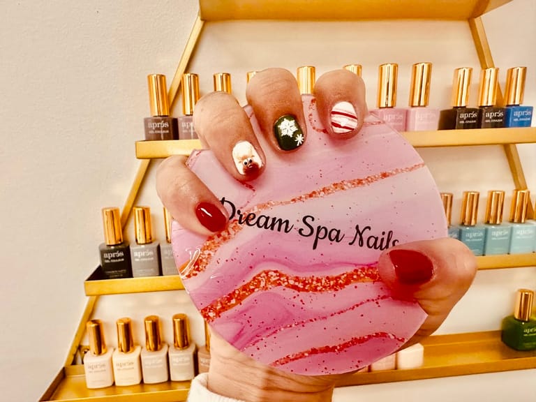 Dream Spa Nails dining area
