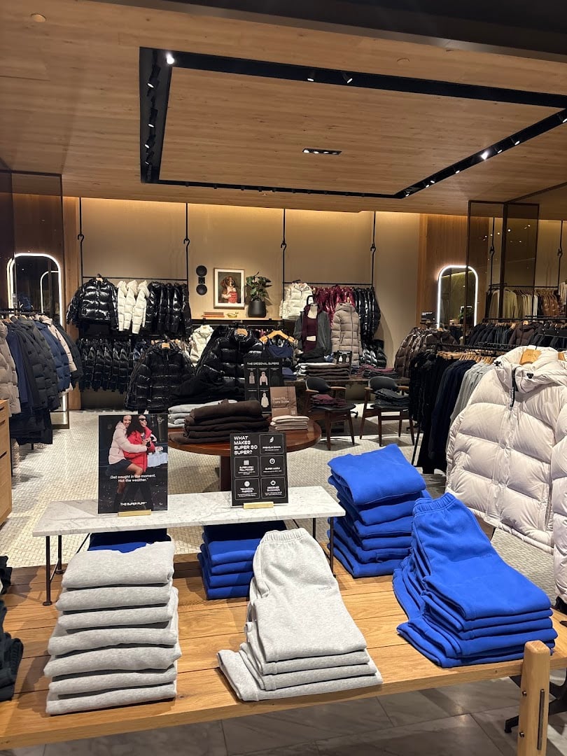 Aritzia exterior entrance