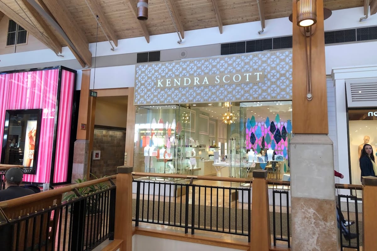 Kendra Scott dining area