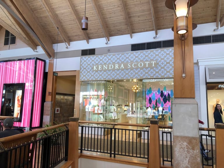 Kendra Scott dining area