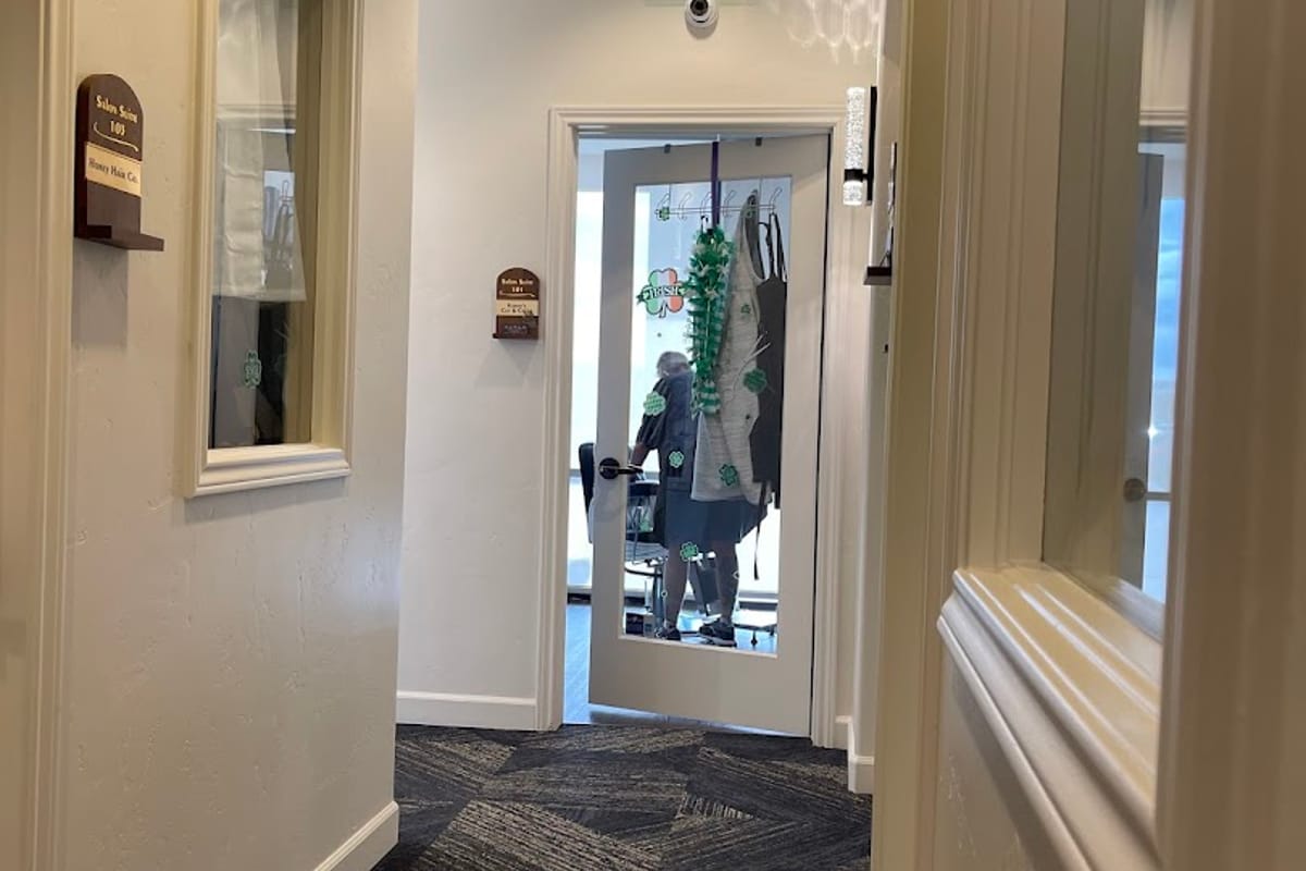 Phenix Salon Suites atmosphere and seating