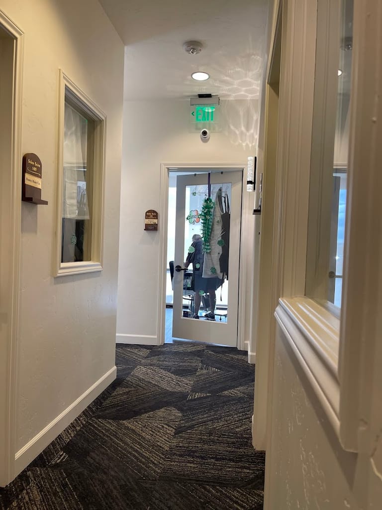 Phenix Salon Suites atmosphere and seating