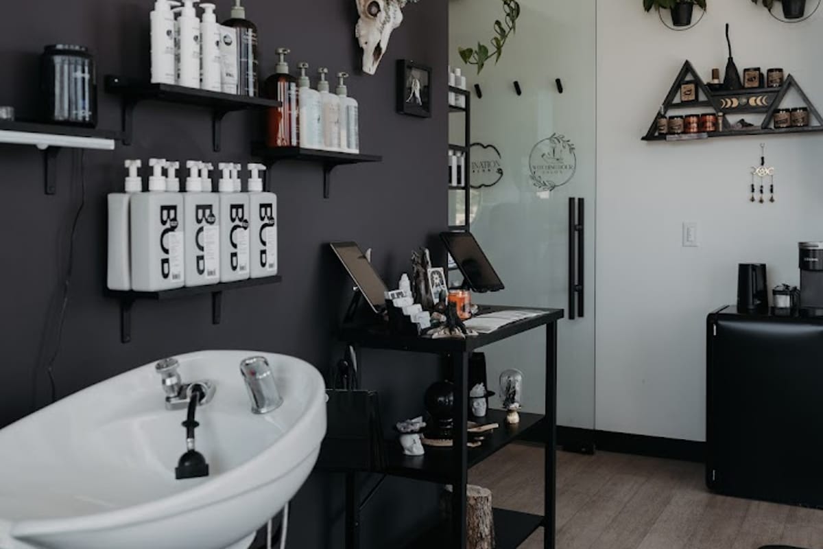 Divination Salon featured offerings