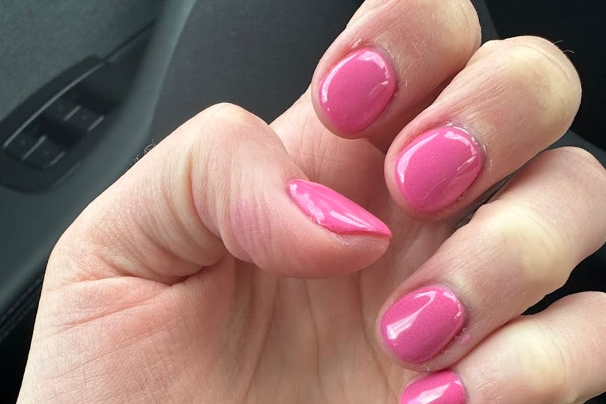 Java Nails and Spa atmosphere and seating
