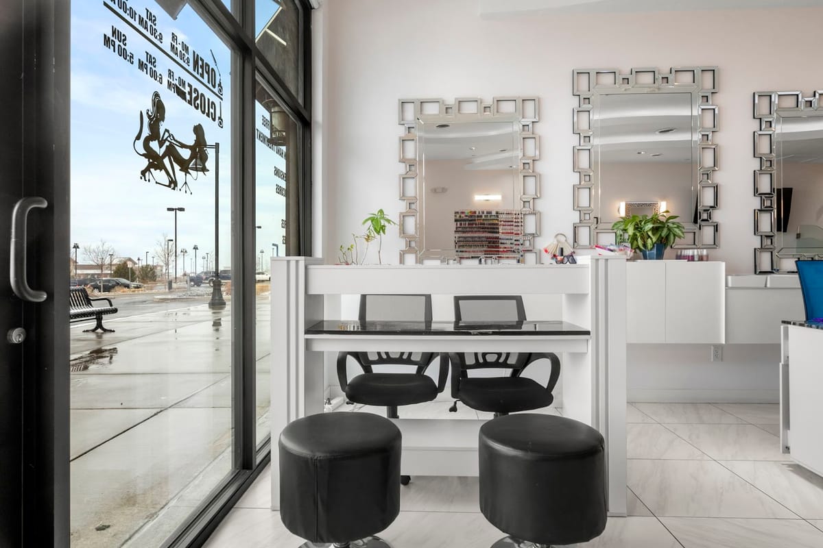 Fine Nails atmosphere and seating