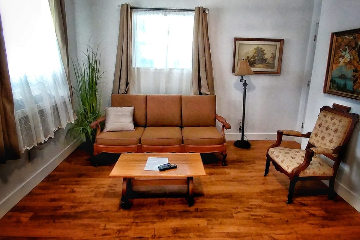 The Castle Pines Motel featured offerings