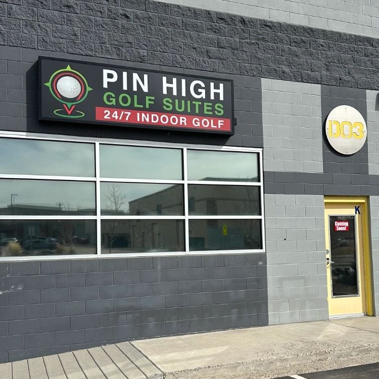 Pin High Golf Suites atmosphere and seating