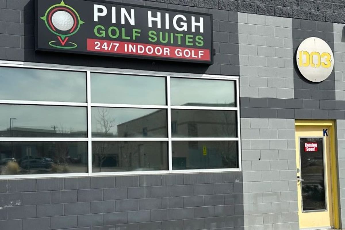 Pin High Golf Suites atmosphere and seating
