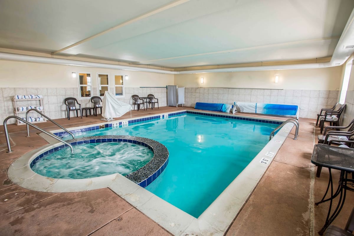 Comfort Suites Castle Rock - Denver South atmosphere and seating