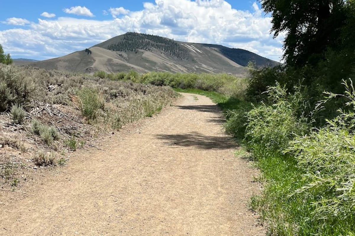 Ridgeline Open Space dining area