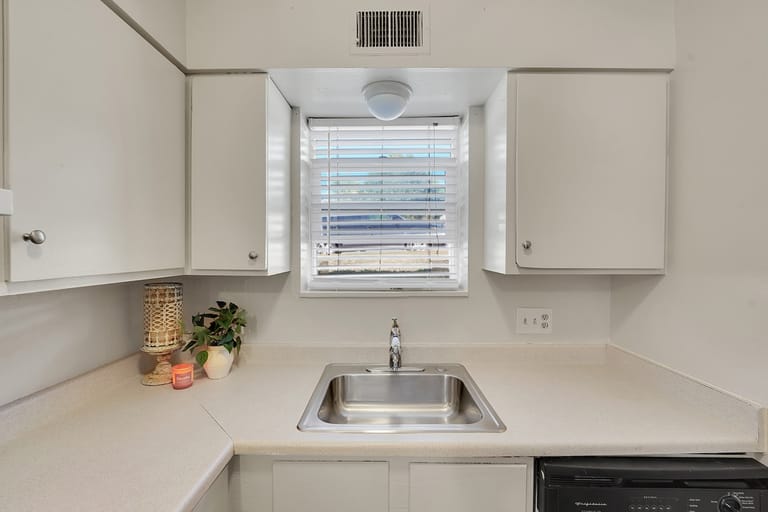 Winrock Apartments atmosphere and seating
