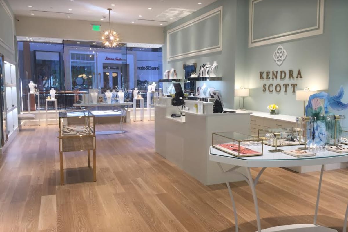Kendra Scott atmosphere and seating