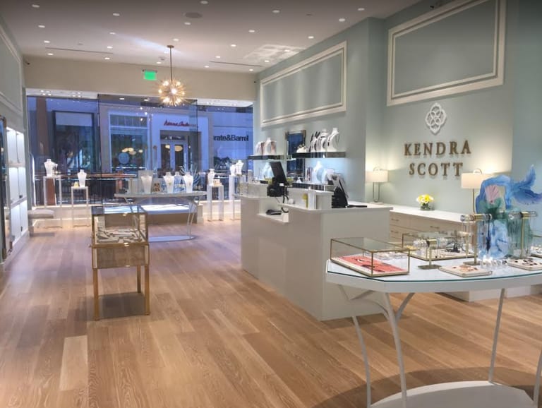 Kendra Scott atmosphere and seating