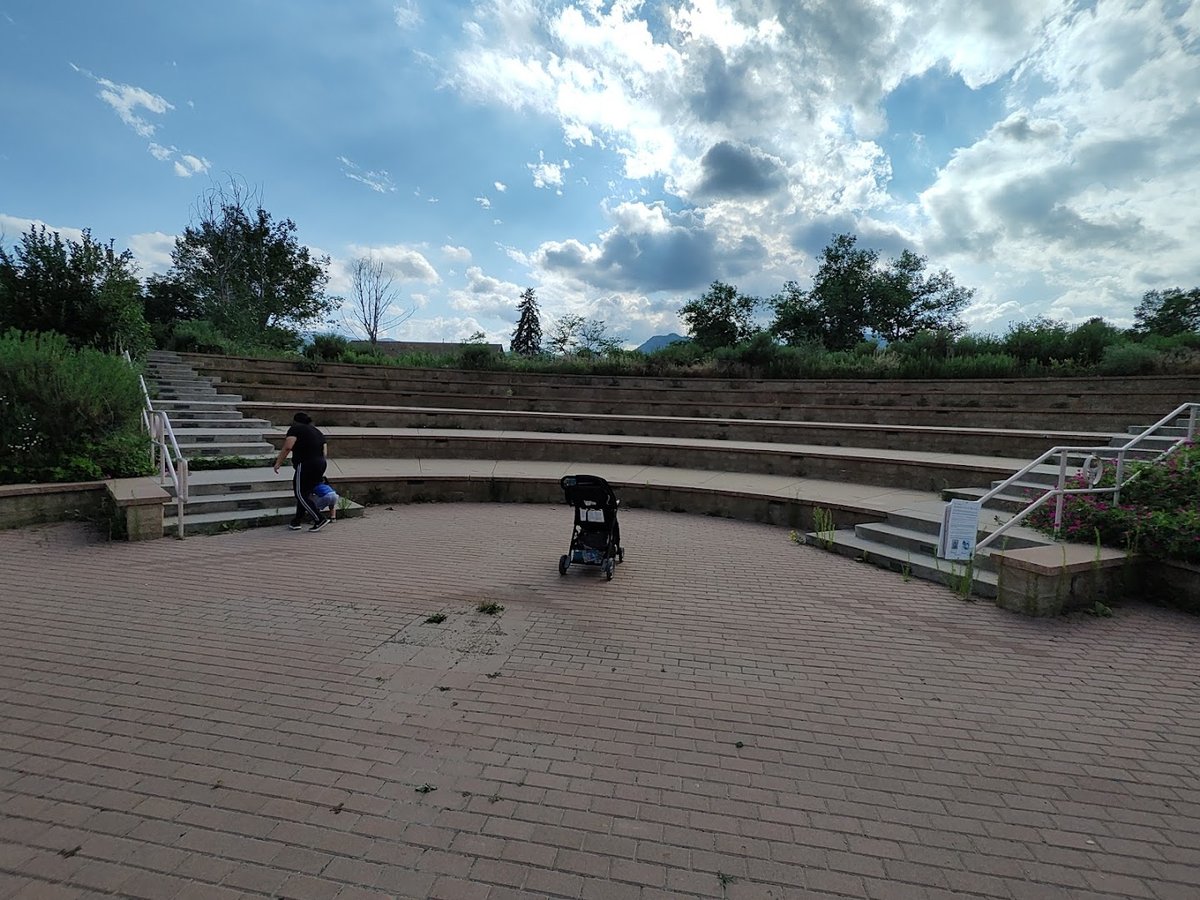 Lois Webster Amphitheater atmosphere and seating