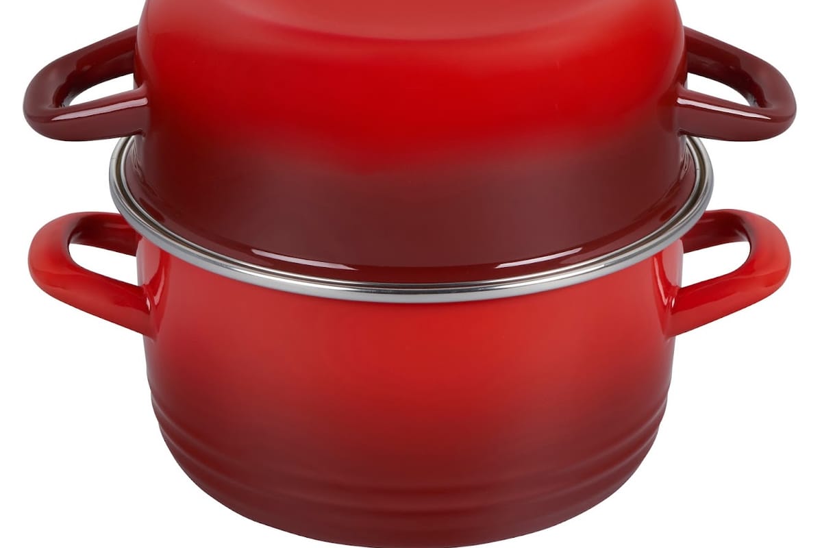 Le Creuset Outlet Store atmosphere and seating