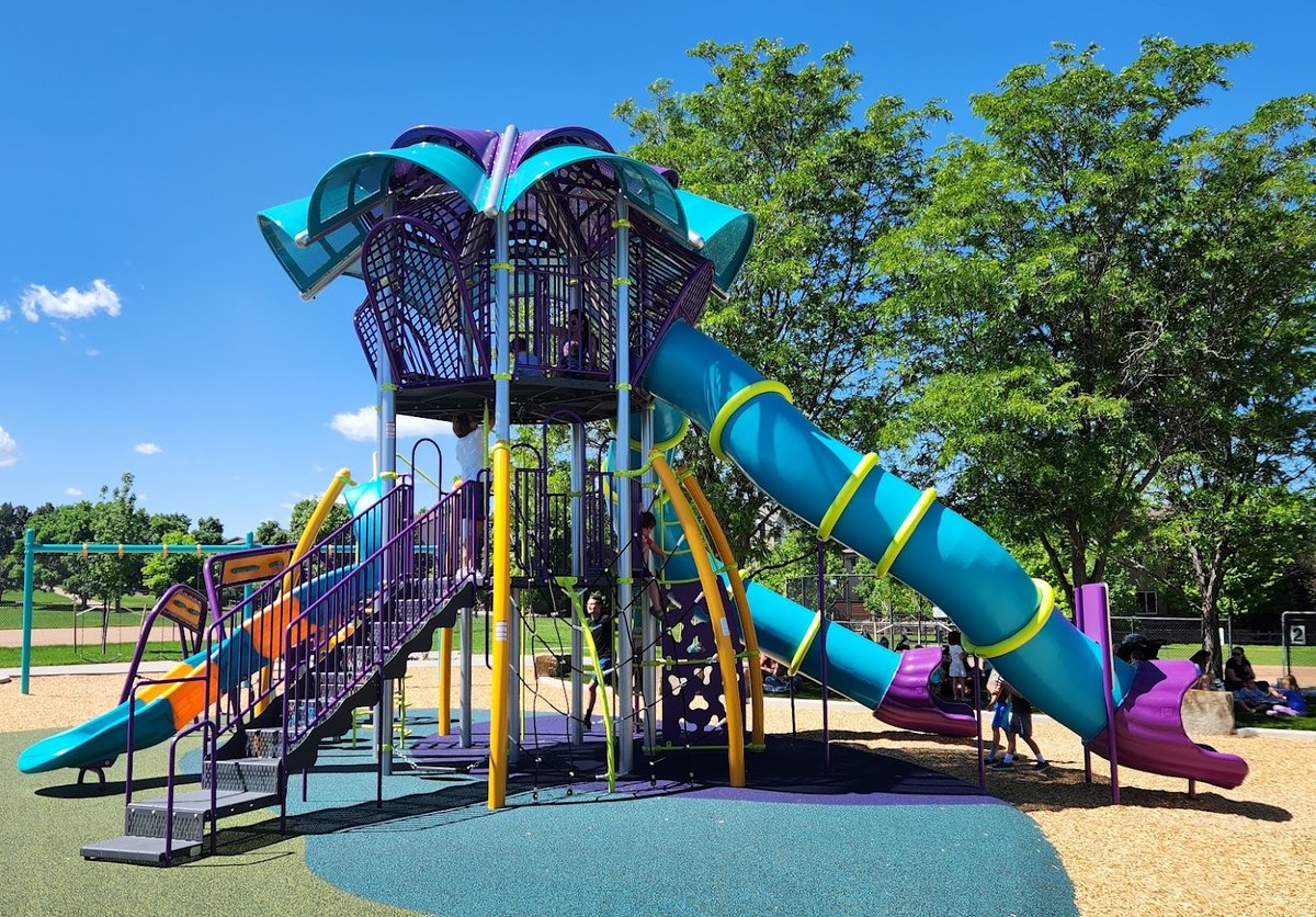 Butterfield Crossing Park atmosphere and seating