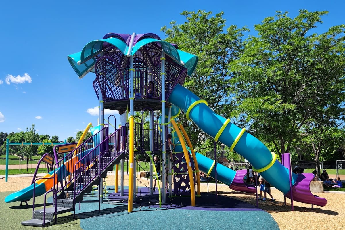 Butterfield Crossing Park atmosphere and seating