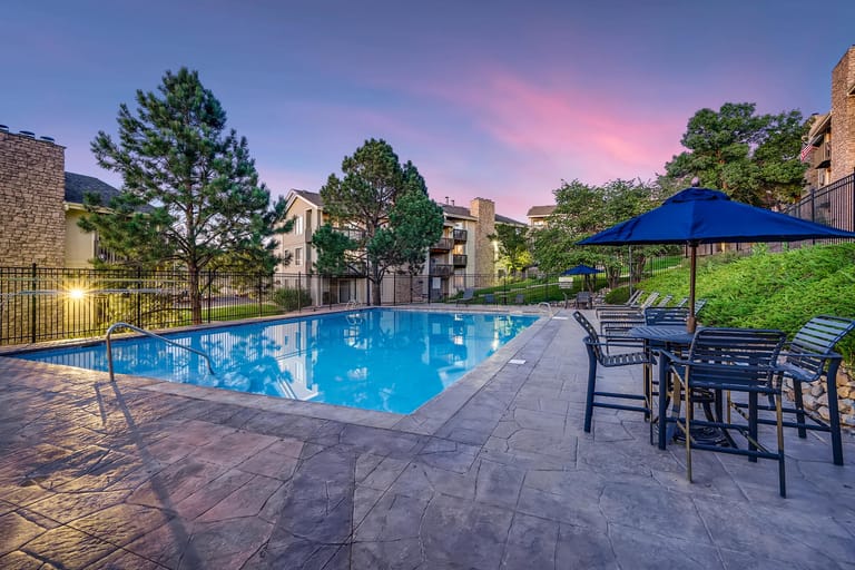 Vistas at Plum Creek Apartments atmosphere and seating
