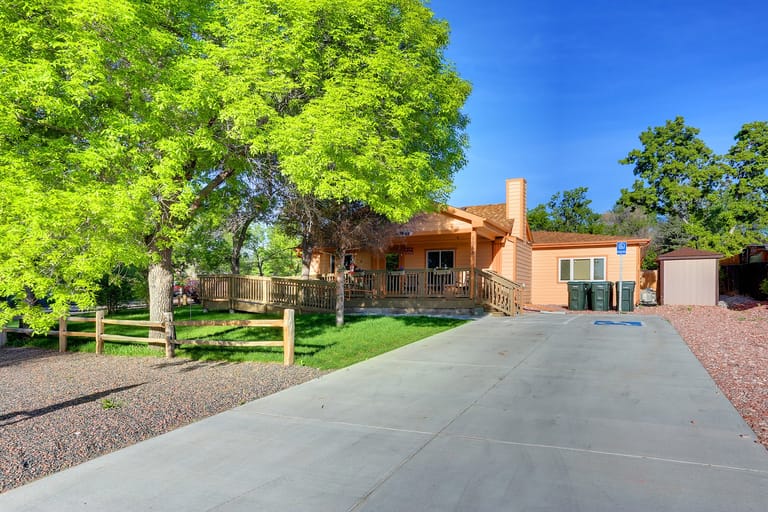 Castle Rock Sapling Court - Assured Senior Living 4 exterior entrance
