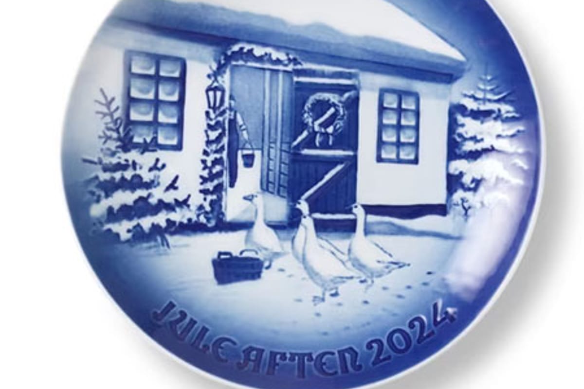 Empire Gifts and Antiques atmosphere and seating