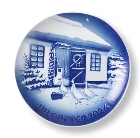 Empire Gifts and Antiques atmosphere and seating