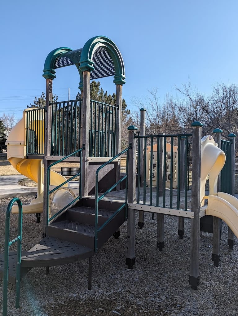 South Cormorant Circle Playground atmosphere and seating