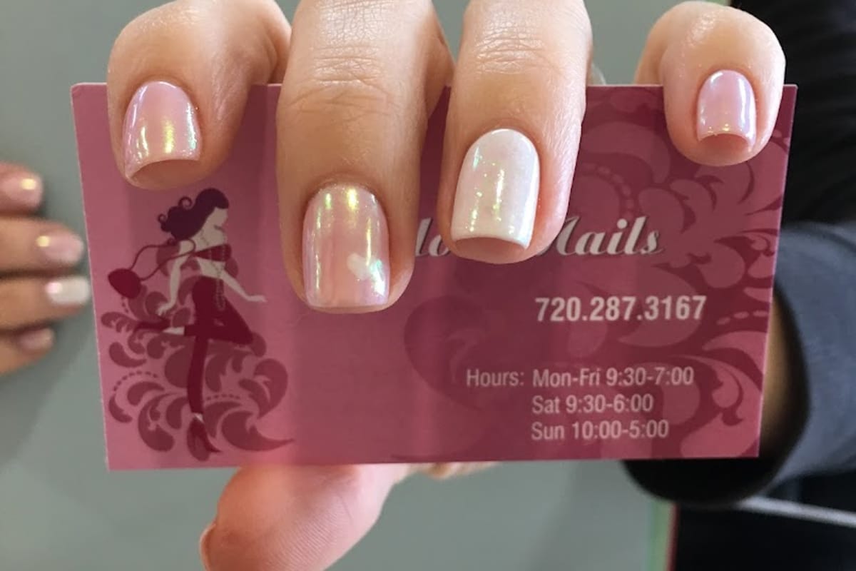 Jadore Nail Salon atmosphere and seating