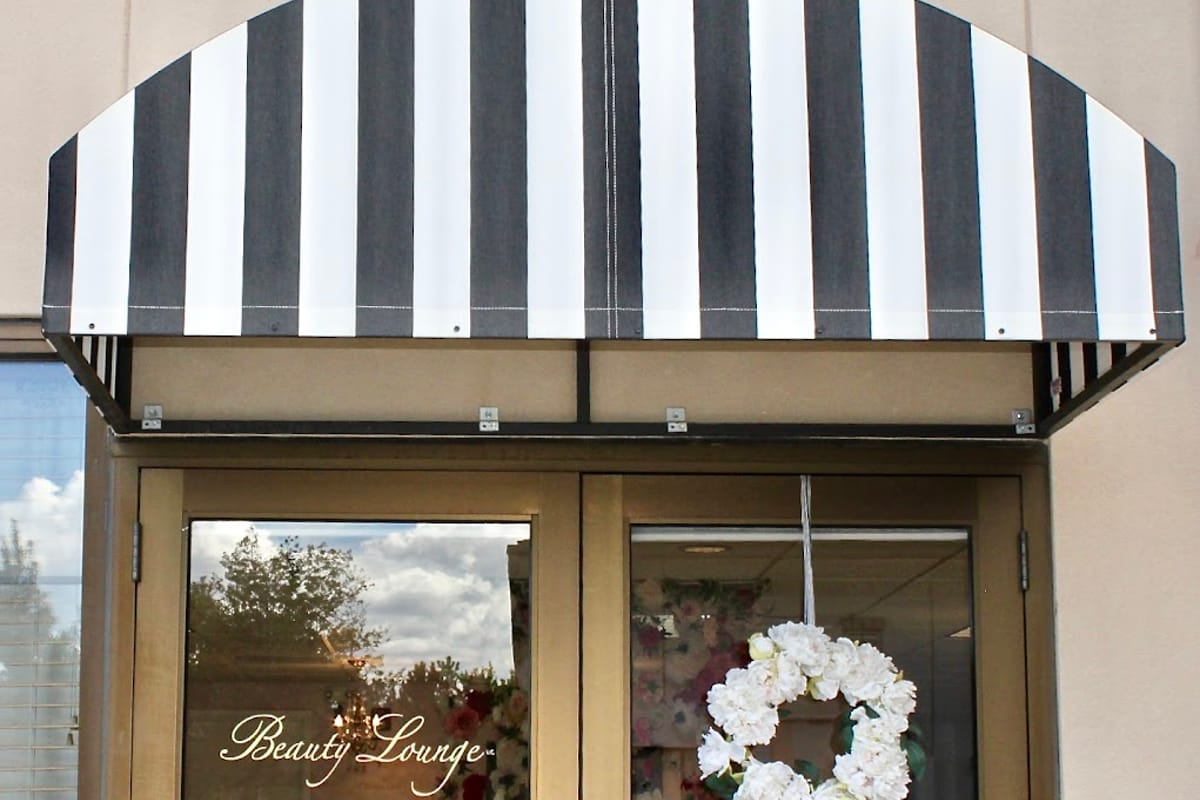 Beauty Lounge dining area