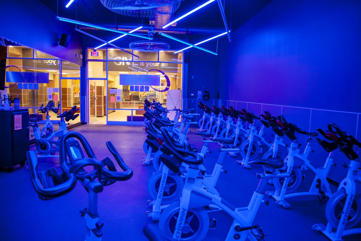 24 Hour Fitness dining area