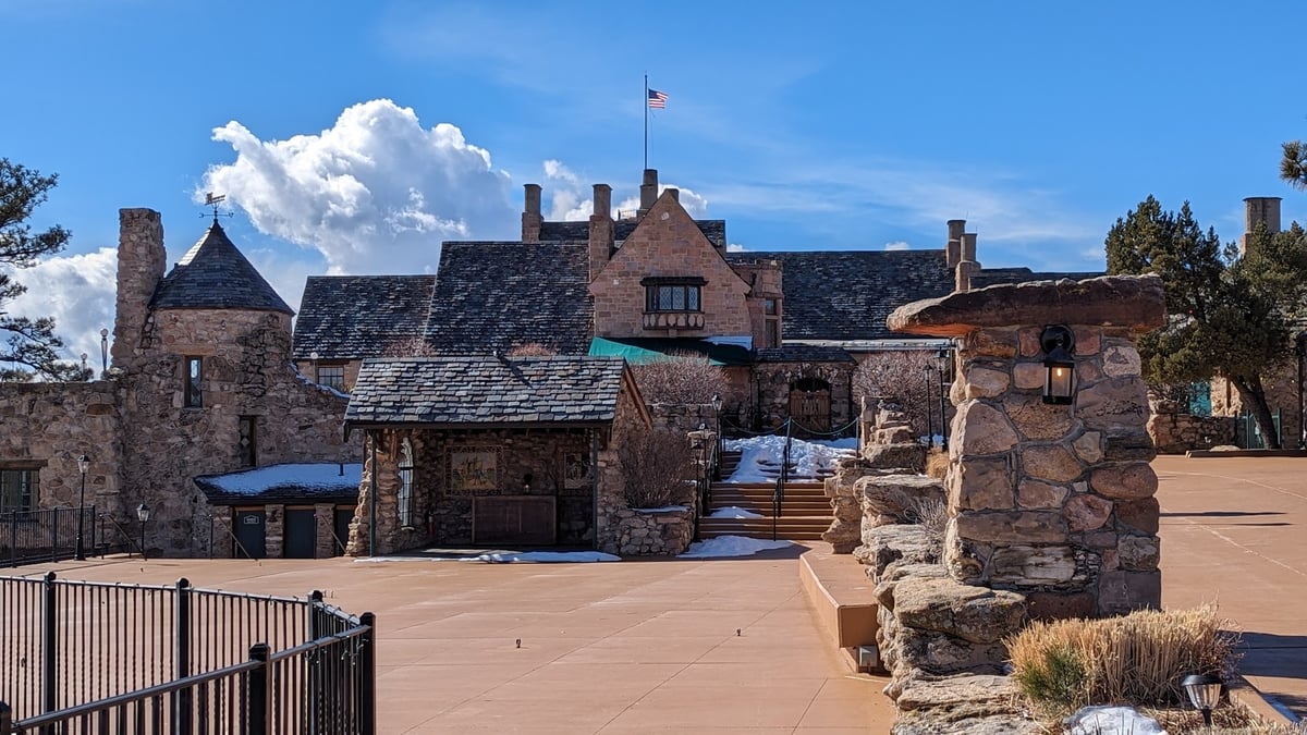 Cherokee Ranch & Castle exterior entrance