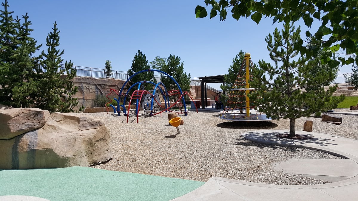 Elk Ridge Park atmosphere and seating