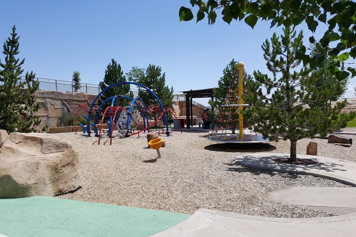 Elk Ridge Park atmosphere and seating