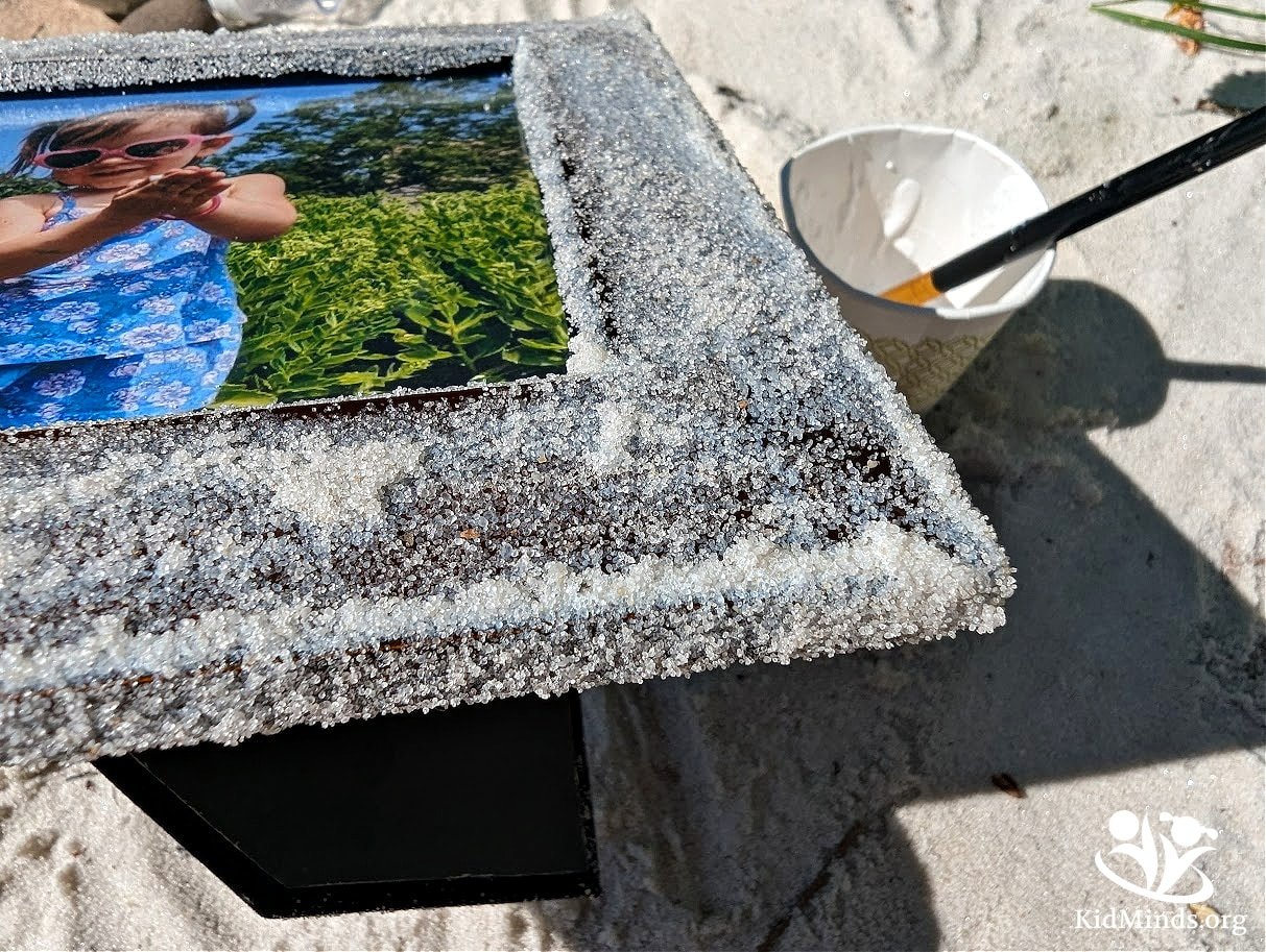How to Make Sand and Shells Art Picture Frames | KidMinds
