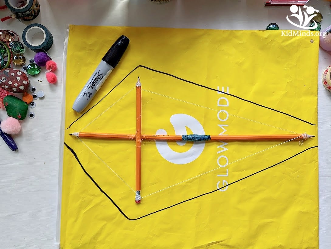 How to Make a Simple Kite from a Plastic Bag | KidMinds, image size:1089x820