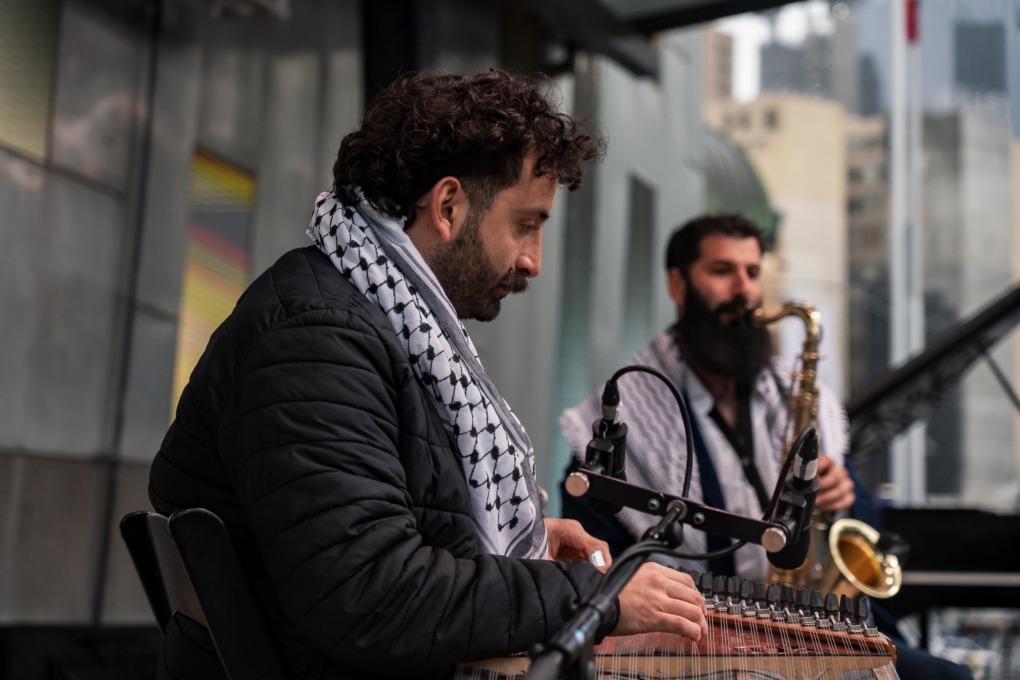 Camille El Feghali (qanun) and Max König (saxophone).