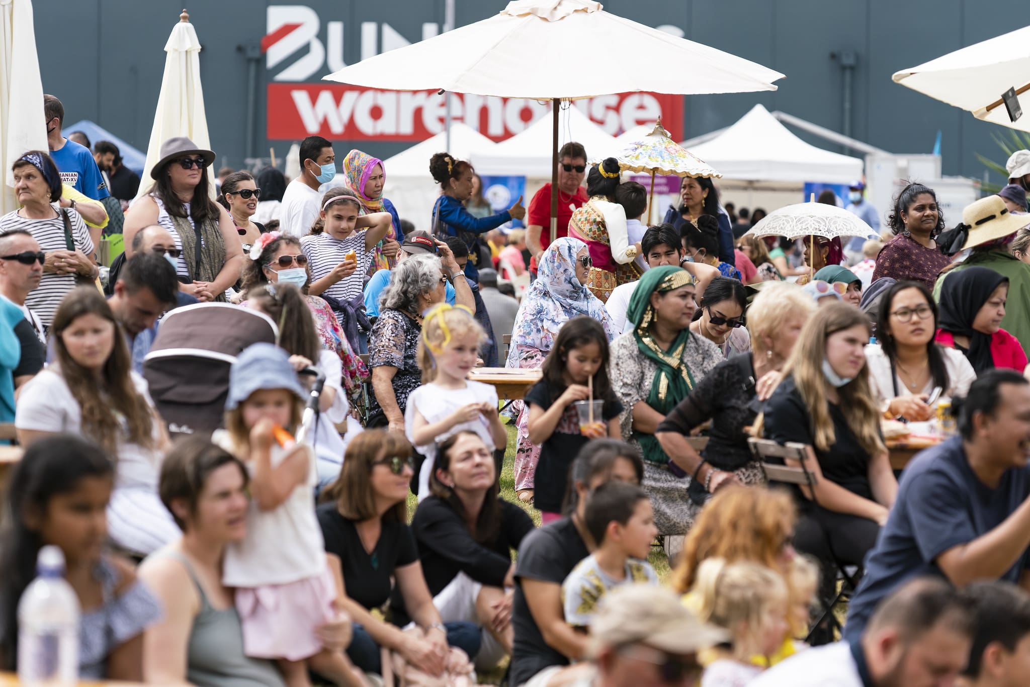 Crowds react to the performances at Pako Festa 2022